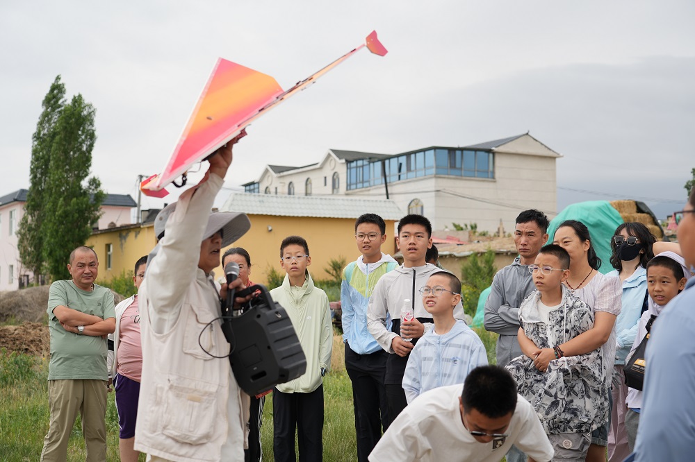 10岁少年的“飞行梦”：无人机学习如何改变青少年未来？【新疆?；筇旌娇铡? title=